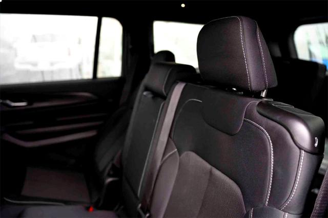 2025 Jeep Grand Cherokee L Laredo X 4x4