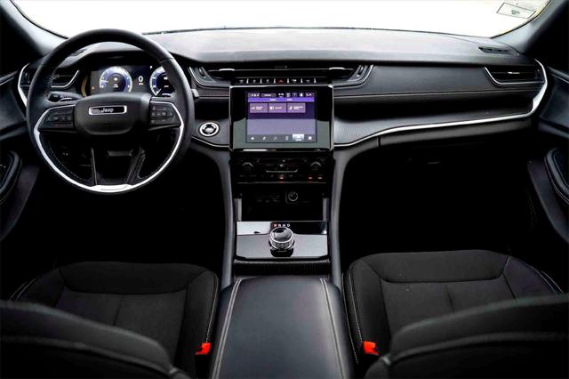 2025 Jeep Grand Cherokee L Laredo X 4x4