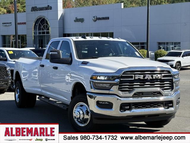 2026 RAM Ram 3500 RAM 3500 TRADESMAN CREW CAB 4X4 8 BOX