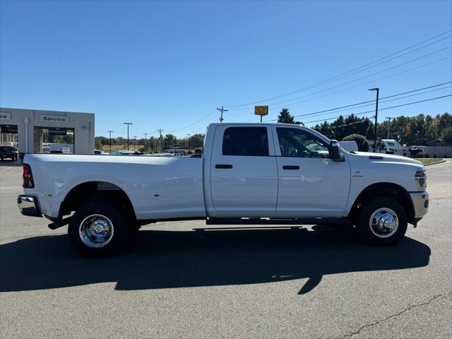 2026 RAM Ram 3500 RAM 3500 TRADESMAN CREW CAB 4X4 8 BOX