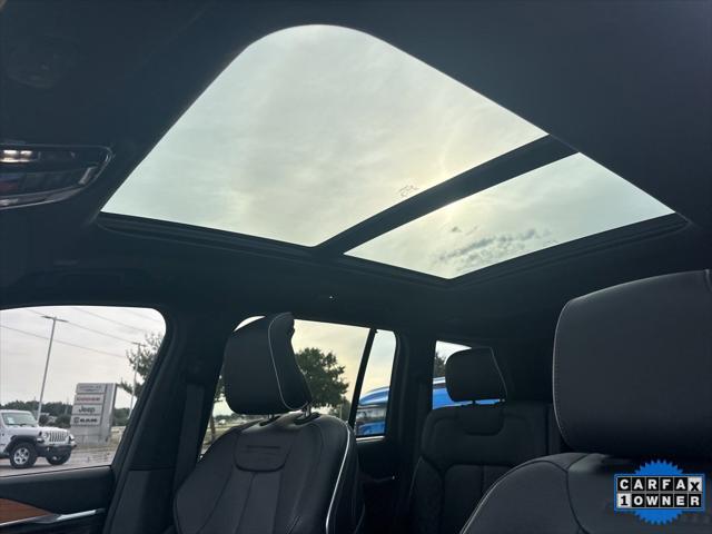 2022 Jeep Grand Cherokee Summit Reserve 4x4 2022 Jeep Grand Cherokee Summit Reserve 4x4