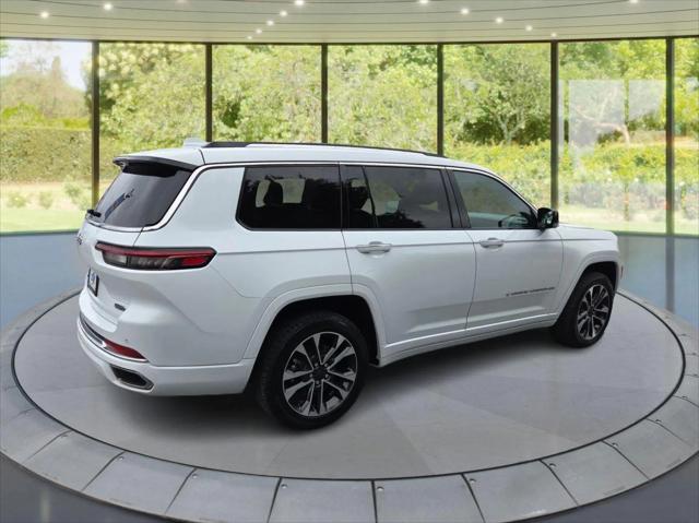 2022 Jeep Grand Cherokee L Overland 4x4 2022 Jeep Grand Cherokee L Overland 4x4