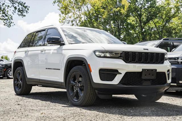 2022 Jeep Grand Cherokee Altitude 4x4 2022 Jeep Grand Cherokee Altitude 4x4