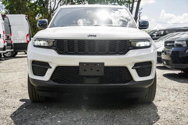 2022 Jeep Grand Cherokee Altitude 4x4 2022 Jeep Grand Cherokee Altitude 4x4