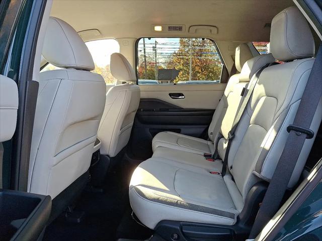 2022 Nissan Pathfinder SL 4WD