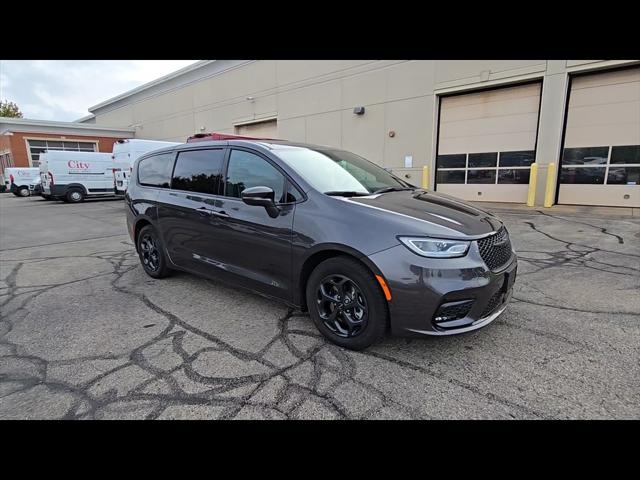 2022 Chrysler Pacifica Hybrid Limited
