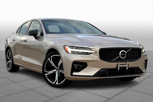 2024 Volvo S60 B5 Plus Dark Theme