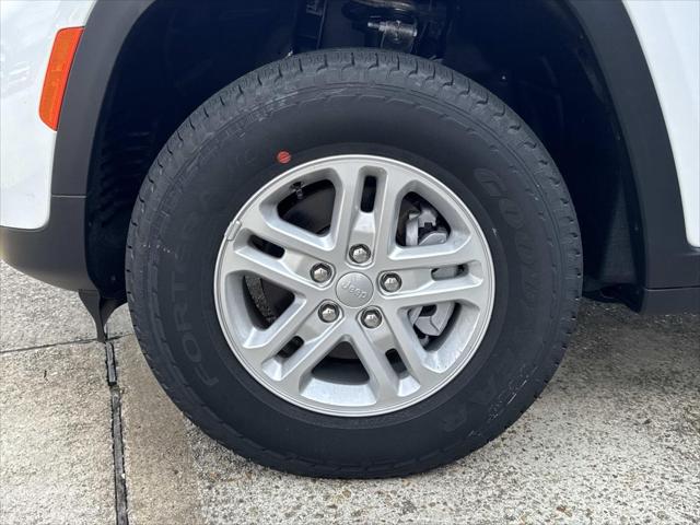 2025 Jeep Grand Cherokee GRAND CHEROKEE LAREDO A 4X2