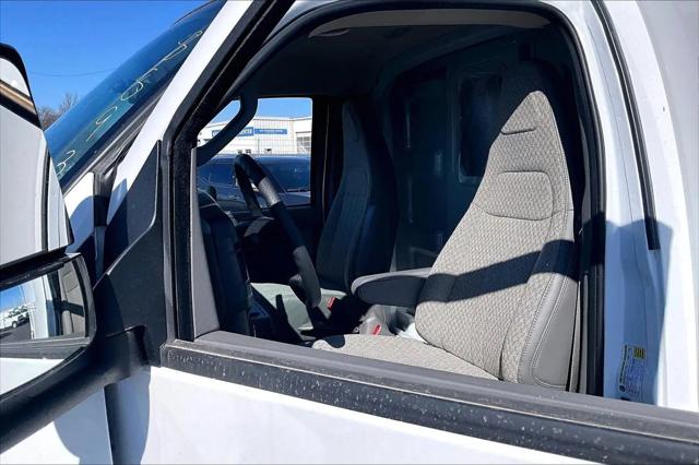 2025 Chevrolet Express Cutaway Work Van