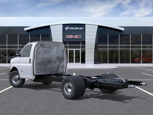 2025 GMC Savana Cutaway 4500 Van