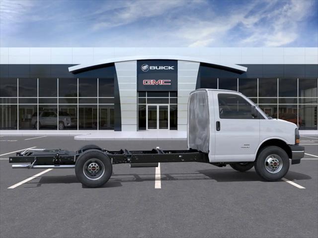 2025 GMC Savana Cutaway 4500 Van