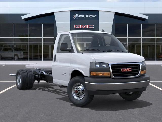 2025 GMC Savana Cutaway 4500 Van
