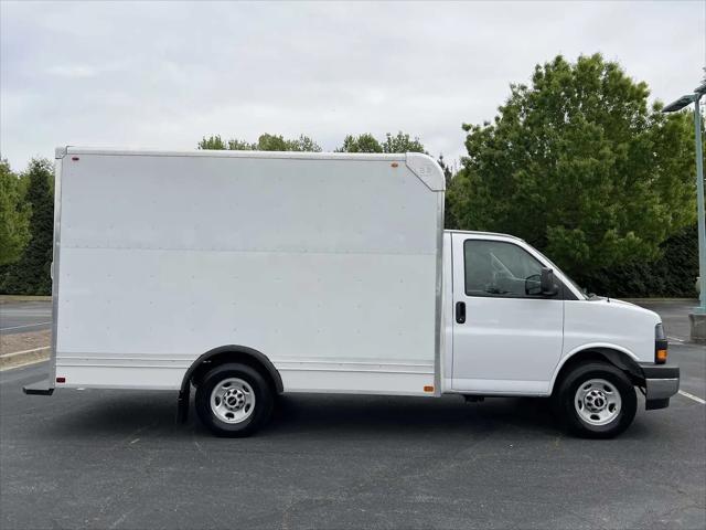 2025 GMC Savana Cutaway Work Van