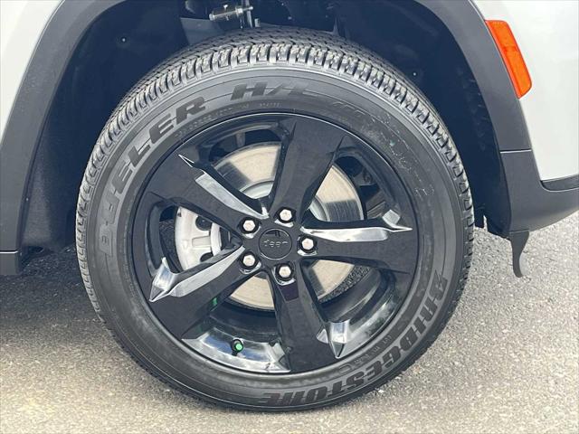 2025 Jeep Grand Cherokee L Altitude 4x4