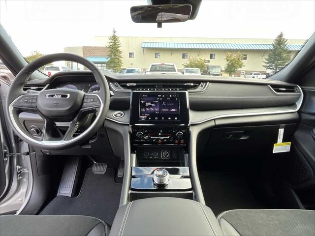 2025 Jeep Grand Cherokee L Altitude 4x4