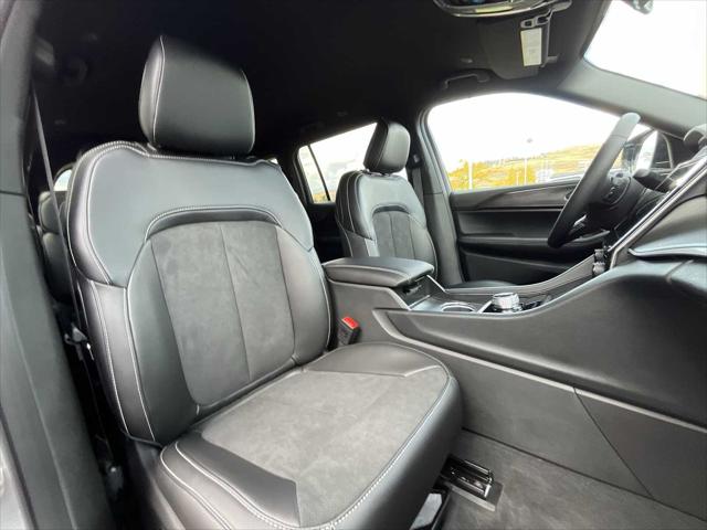 2025 Jeep Grand Cherokee L Altitude 4x4