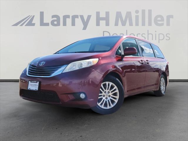 2013 Toyota Sienna XLE V6 8 Passenger