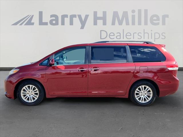 2013 Toyota Sienna XLE V6 8 Passenger