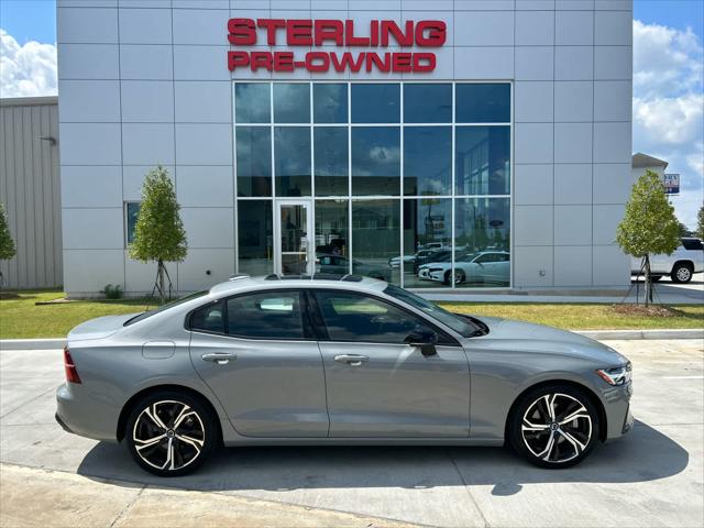2024 Volvo S60 B5 Core Dark Theme