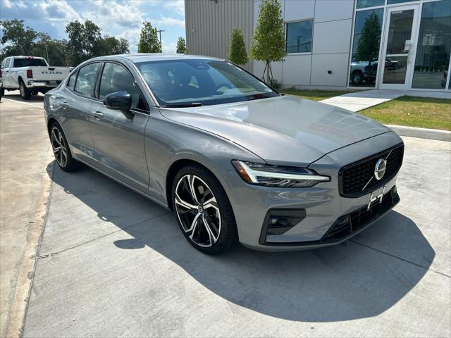 2024 Volvo S60 B5 Core Dark Theme