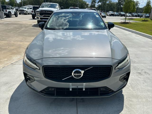 2024 Volvo S60 B5 Core Dark Theme