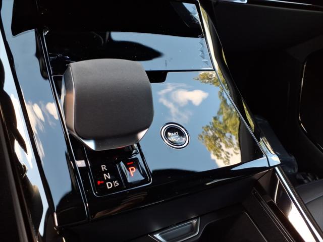 2025 Land Rover Range Rover Sport P360 SE
