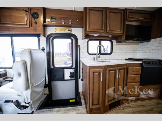 2014 Ford F-53 Unknown