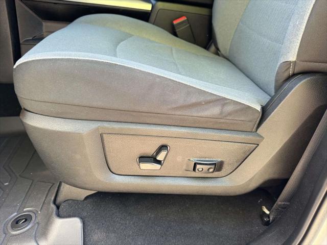 2023 Ram 1500 Classic SLT Crew Cab 4x4 5'7" Box