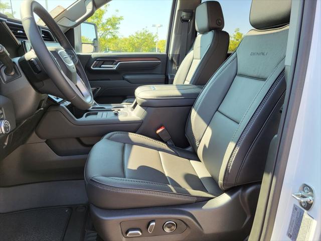 2025 GMC Sierra 3500HD 4WD Crew Cab Standard Bed Denali