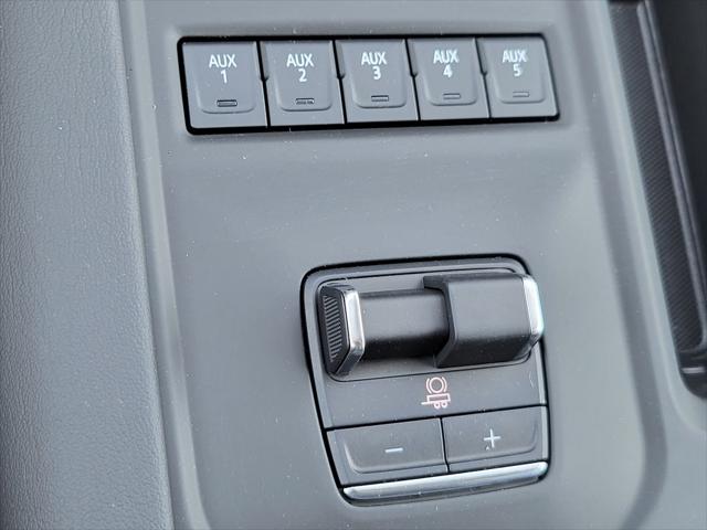 2025 GMC Sierra 3500HD 4WD Crew Cab Standard Bed Denali