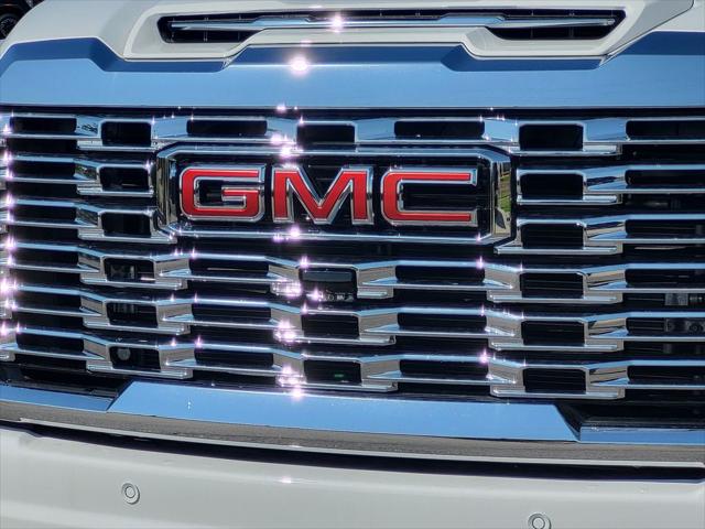2025 GMC Sierra 3500HD 4WD Crew Cab Standard Bed Denali