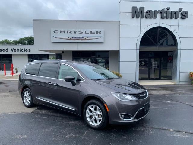 2017 Chrysler Pacifica Touring-L Plus