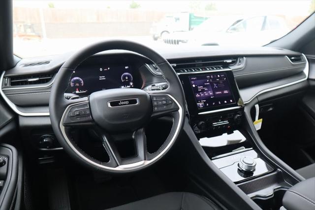 2025 Jeep Grand Cherokee GRAND CHEROKEE LAREDO X 4X4
