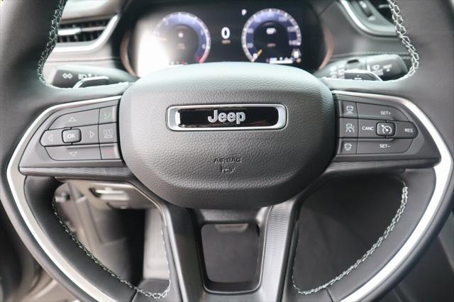 2025 Jeep Grand Cherokee GRAND CHEROKEE LAREDO X 4X4