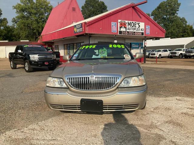 2005 Lincoln Town Car Signature Limited