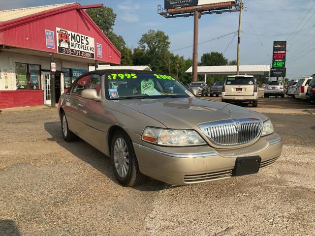 2005 Lincoln Town Car Signature Limited