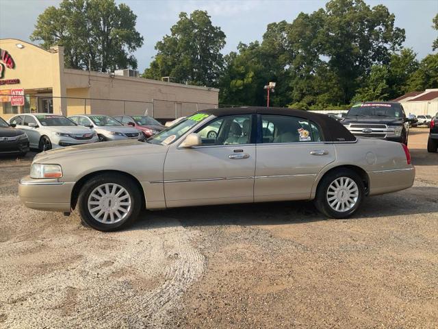 2005 Lincoln Town Car Signature Limited