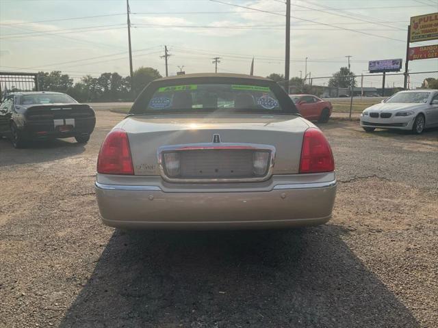 2005 Lincoln Town Car Signature Limited