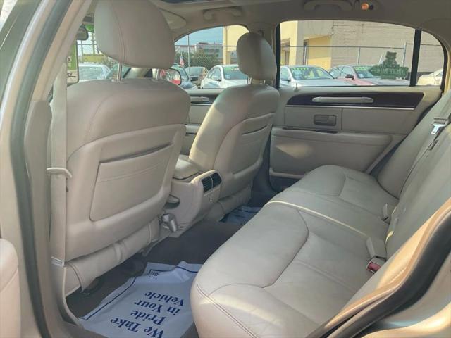 2005 Lincoln Town Car Signature Limited