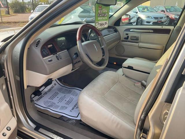 2005 Lincoln Town Car Signature Limited
