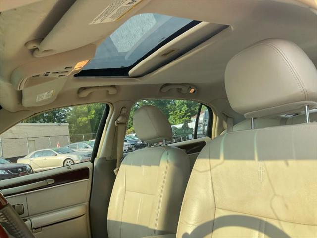 2005 Lincoln Town Car Signature Limited