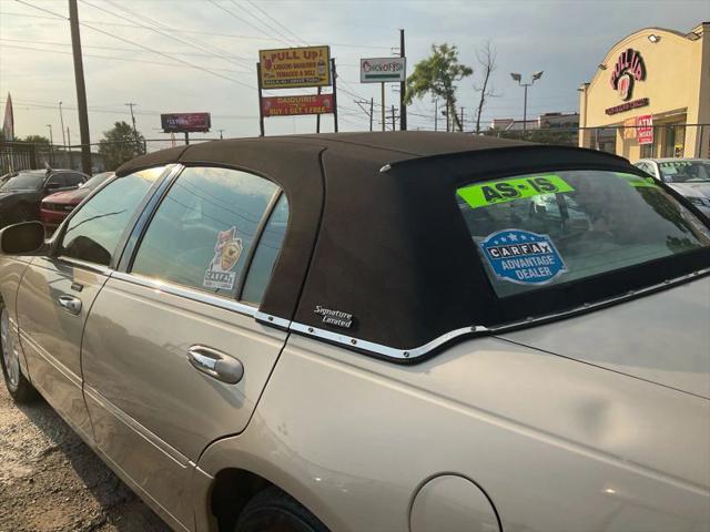 2005 Lincoln Town Car Signature Limited