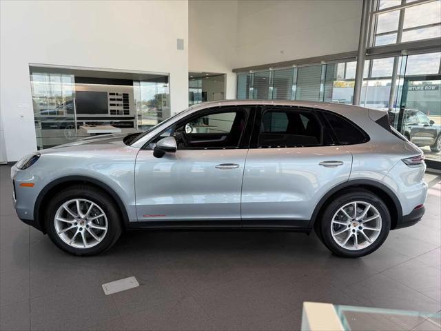 2025 Porsche Cayenne Standard