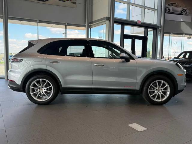 2025 Porsche Cayenne Standard