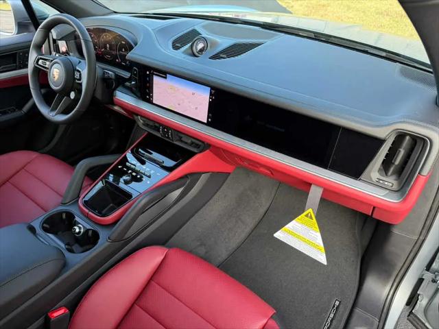 2025 Porsche Cayenne Standard