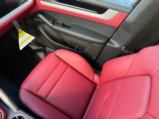 2025 Porsche Cayenne Standard