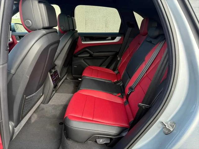 2025 Porsche Cayenne Standard