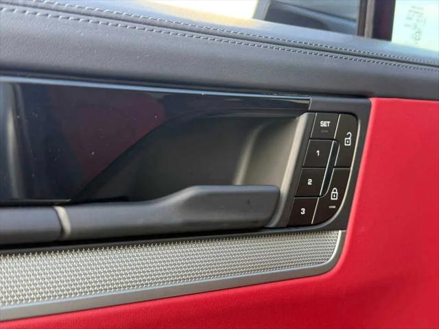 2025 Porsche Cayenne Standard