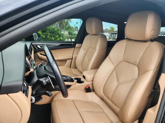 2023 Porsche Macan T