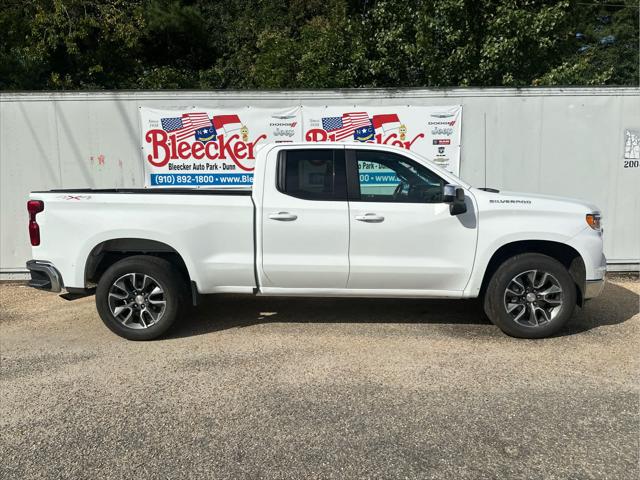 2022 Chevrolet Silverado 1500 4WD Double Cab Standard Bed LT with 2FT